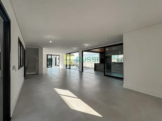 Sobrado com 460m² 5 quartos e 7 banheiros, à venda, no bairro Condomínio Residencial Alphaville I em São José dos Campos