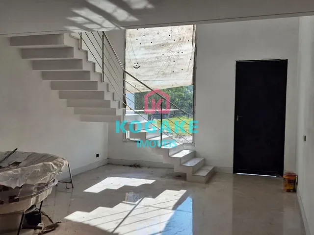 Sobrado com 250m² 4 quartos e 5 banheiros, à venda, no bairro Jardim Santa Júlia em São José dos Campos