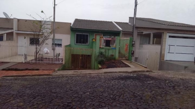 Sobrado à Venda, 2 Dormitórios e Garagem Coberta