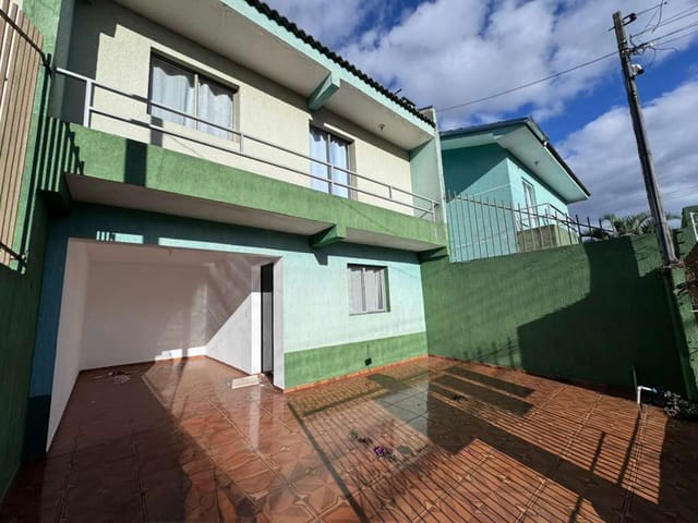 Locação - Sobrado com 3 quartos, 2 banheiros, 2 vagas de garagem, Churrasqueira, Neves.