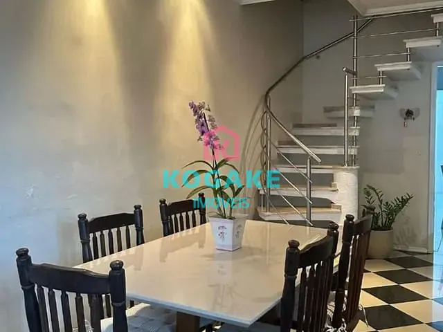 Sobrado com 150m² 3 quartos e 3 banheiros, à venda, no bairro Jardim Uirá em São José dos Campos