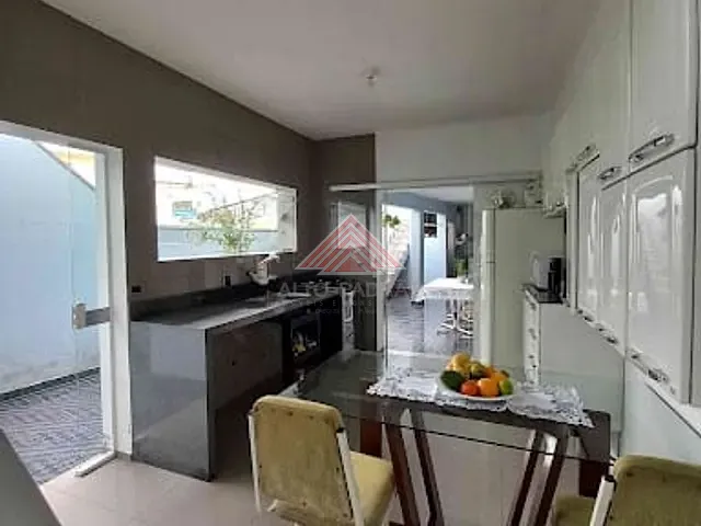 Sobrado com 138m² 2 quartos e 3 banheiros, à venda, no bairro Jardim Guapituba em Mauá