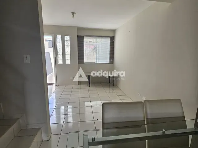 Sobrado 2 quartos e 1 banheiro, para alugar, no bairro Uvaranas em Ponta Grossa