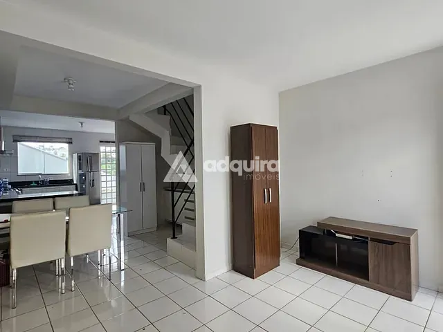 Sobrado 2 quartos e 1 banheiro, para alugar, no bairro Uvaranas em Ponta Grossa