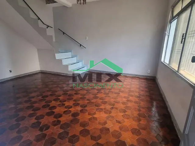 Sobrado com 250m² 3 quartos e 2 banheiros, para alugar, no bairro Utinga em Santo André