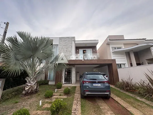 Sobrado 3 quartos e 4 banheiros, à venda, no bairro Neves em Ponta Grossa