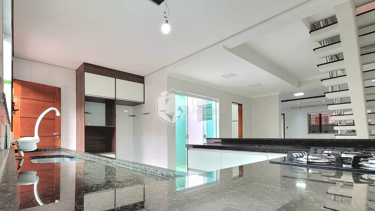 Sobrado à venda com 3 quartos, 160m² - Foto 1
