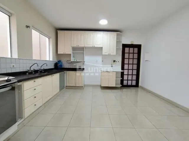 Sobrado com 150m² 4 quartos e 1 banheiro, à venda, no bairro Alto Ipiranga em Mogi das Cruzes