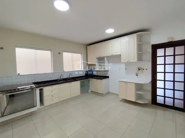 Sobrado com 150m² 4 quartos e 1 banheiro, à venda, no bairro Alto Ipiranga em Mogi das Cruzes