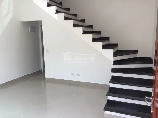Sobrado 3 quartos e 2 banheiros, à venda, no bairro Vila Oliveira em Mogi das Cruzes