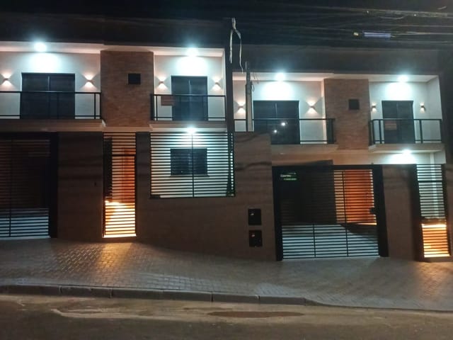 Sobrado Novo de Alto Padrão Próximo ao Centro – 3 Suítes e Espaço Gourmet