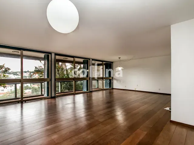 Sobrado com 356m² 4 quartos e 4 banheiros, à venda, no bairro Pacaembu em São Paulo