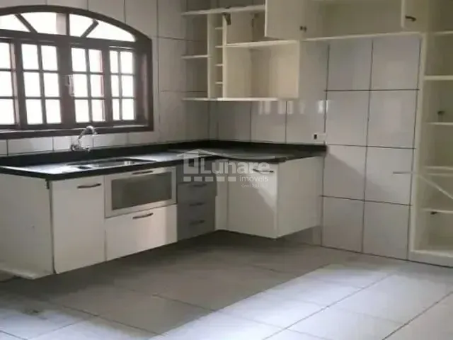 Sobrado com 200m² 4 quartos e 3 banheiros, à venda, no bairro Conjunto Residencial Nova Bertioga em Mogi das Cruzes