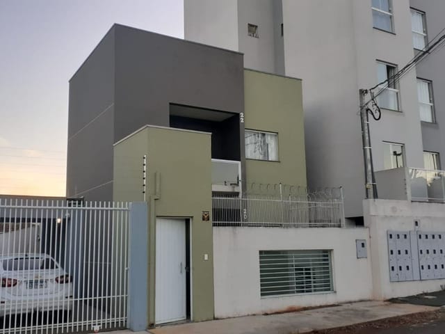 Sobrado à venda com duas moradas independentes – Excelente oportunidade de investimento