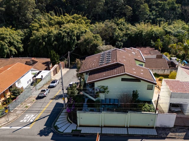 Foto do Sobrado - Sobrado para venda em Jardim Itália com 4 quartos, sendo 2 suítes, 514m² | Lares e Andares Imóveis