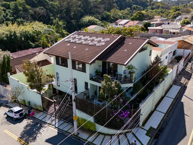 Foto do Sobrado - Sobrado para venda em Jardim Itália com 4 quartos, sendo 2 suítes, 514m² | Lares e Andares Imóveis