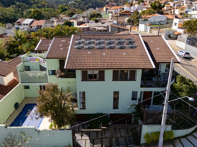 Foto do Sobrado - Sobrado para venda em Jardim Itália com 4 quartos, sendo 2 suítes, 514m² | Lares e Andares Imóveis