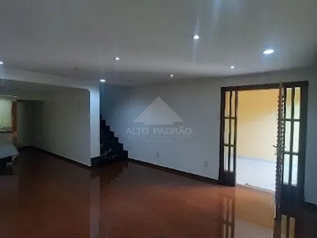 Sobrado com 250m² 6 quartos e 2 banheiros, à venda, no bairro Vila Dirce em Mauá