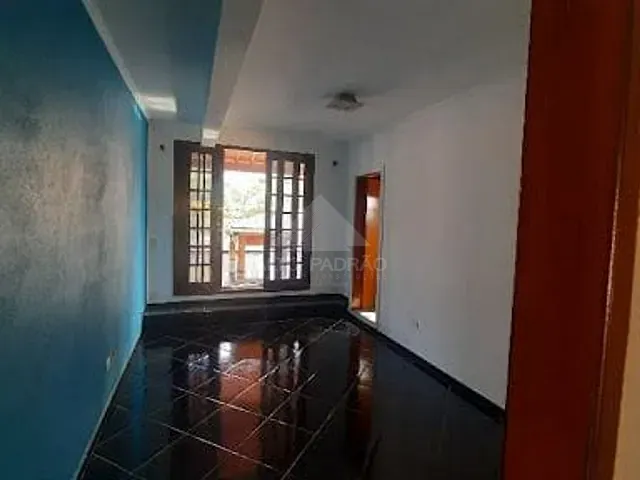 Sobrado com 250m² 6 quartos e 2 banheiros, à venda, no bairro Vila Dirce em Mauá