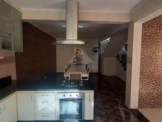 Sobrado com 250m² 6 quartos e 2 banheiros, à venda, no bairro Vila Dirce em Mauá