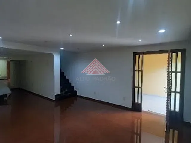 Sobrado com 250m² 6 quartos e 2 banheiros, à venda, no bairro Vila Dirce em Mauá