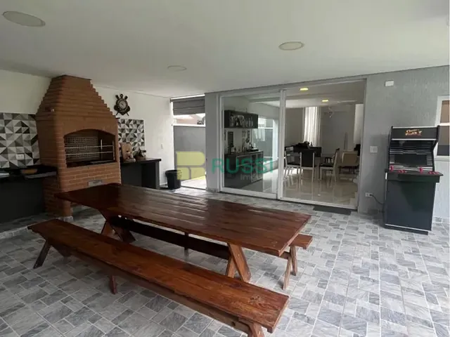 Sobrado com 300m² 4 quartos e 6 banheiros, à venda, no bairro Condomínio Terras do Vale em Caçapava