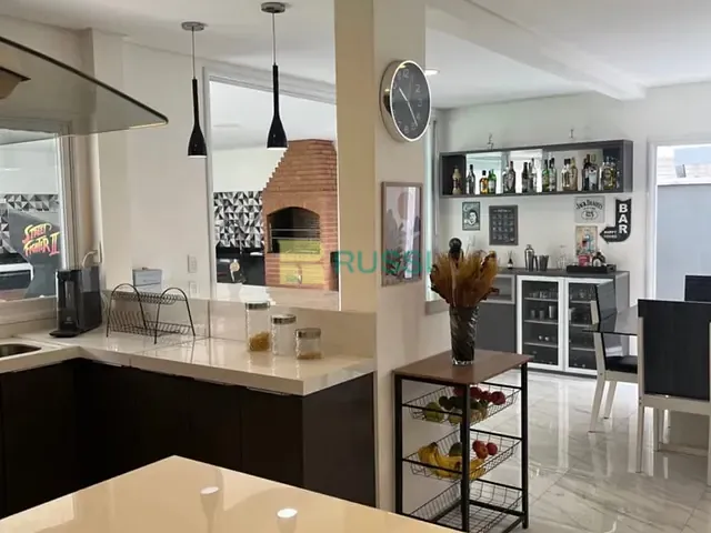 Sobrado com 300m² 4 quartos e 6 banheiros, à venda, no bairro Condomínio Terras do Vale em Caçapava
