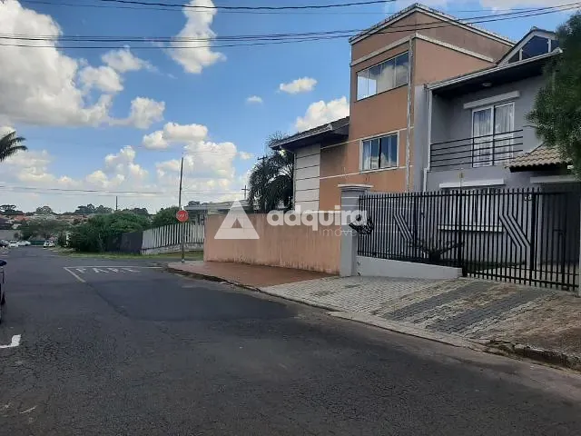 Sobrado 3 quartos e 3 banheiros, à venda, no bairro Uvaranas em Ponta Grossa