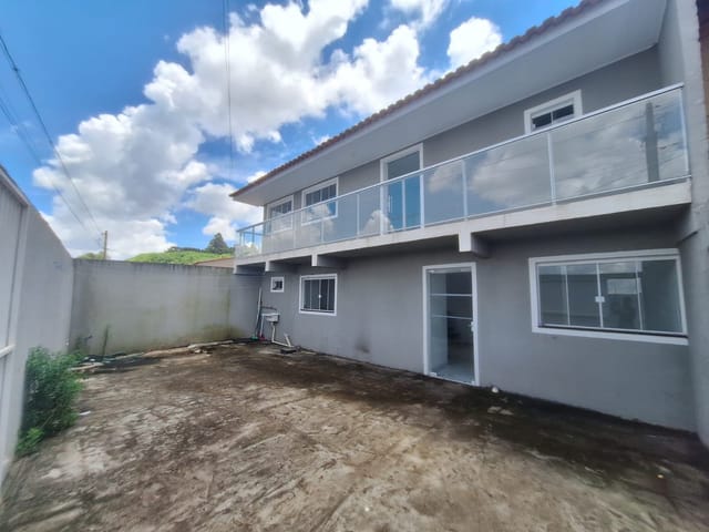 Sobrado para locação,com 3 quartos no Colônia Dona Luiza.