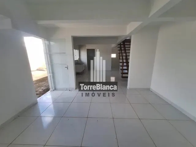 Sobrado com 115m² 3 quartos e 2 banheiros, para alugar, no bairro Colônia Dona Luíza em Ponta Grossa
