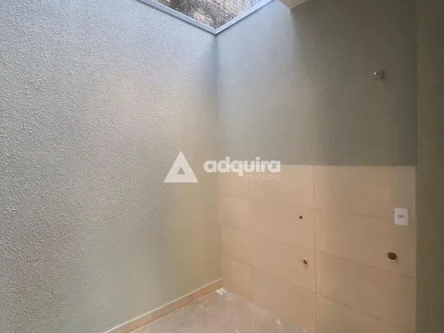 Sobrado 2 quartos e 2 banheiros, à venda, no bairro Estrela em Ponta Grossa