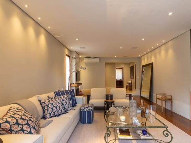 Sobrado com 624m² 4 quartos e 6 banheiros, à venda, no bairro Jardim Viana em São Paulo