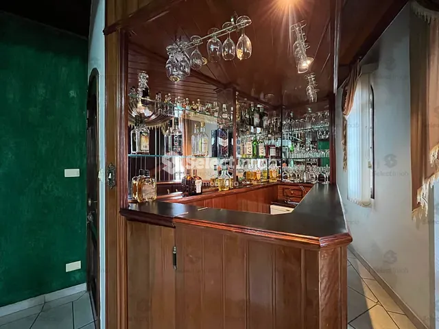 Sobrado com 316m² 3 quartos e 6 banheiros, à venda, no bairro Jardim Santa Lídia em Mauá