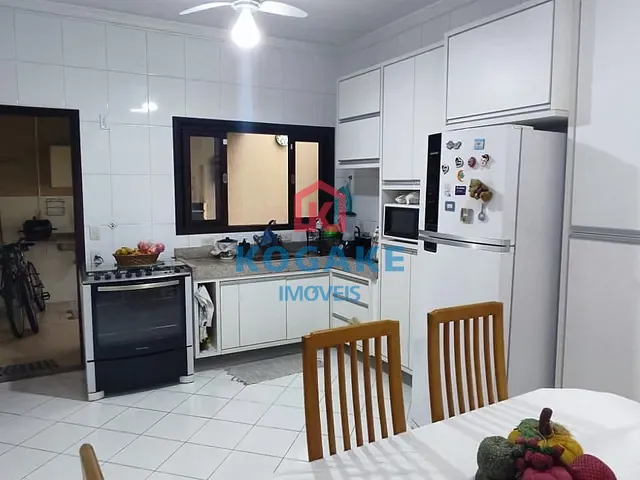 Sobrado com 125m² 4 quartos e 3 banheiros, à venda, no bairro Jardim das Indústrias em São José dos Campos