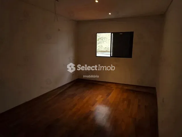 Sobrado com 130m² 3 quartos e 2 banheiros, à venda, no bairro Parque São Vicente em Mauá