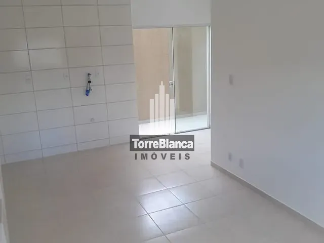 Sobrado 3 quartos e 2 banheiros, à venda, no bairro Uvaranas em Ponta Grossa