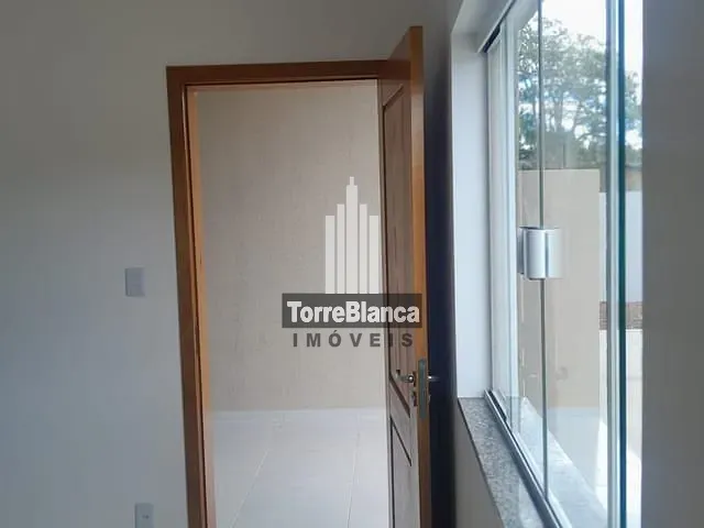 Sobrado 3 quartos e 2 banheiros, à venda, no bairro Uvaranas em Ponta Grossa