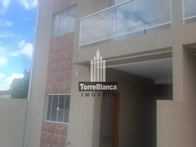 Sobrado 3 quartos e 2 banheiros, à venda, no bairro Uvaranas em Ponta Grossa