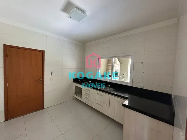 Sobrado com 250m² 3 quartos e 3 banheiros, à venda, no bairro Villa Branca em Jacareí