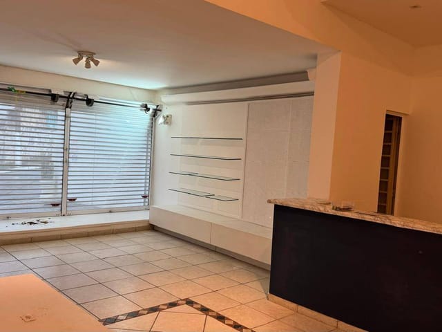 Sobrado com 300m² 6 quartos e 3 banheiros, para alugar, no bairro Aclimação em São Paulo