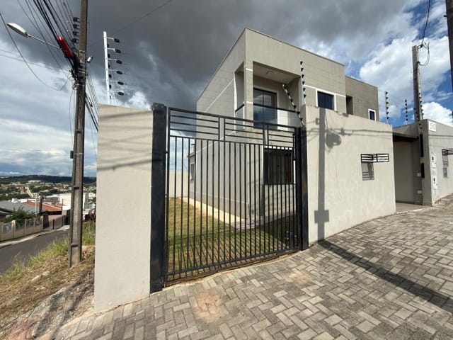 Sobrado para locação, 3 quartos em Oficinas.