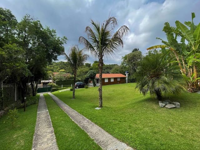 Sobrado com 1629m² 3 quartos e 3 banheiros, à venda, no bairro Paisagem Renoir em Cotia