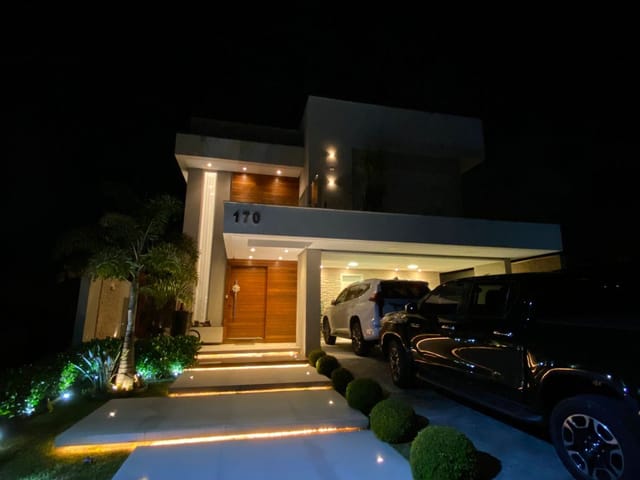 Sobrado à Venda - Alto padrão, mobiliado com Piscina, Condomínio La Defense