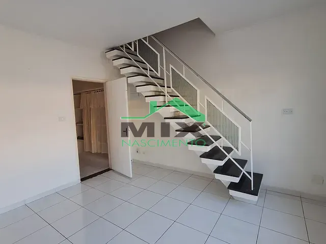 Sobrado com 200m² 3 quartos e 2 banheiros, à venda ou para alugar, no bairro Taboão em São Bernardo do Campo