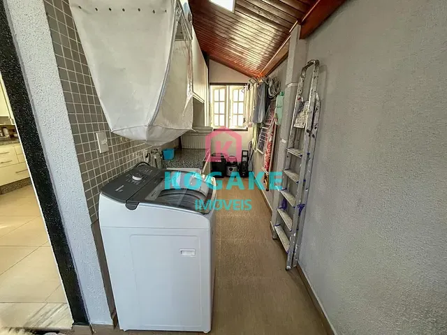 Sobrado com 325m² 4 quartos e 4 banheiros, à venda, no bairro Urbanova em São José dos Campos