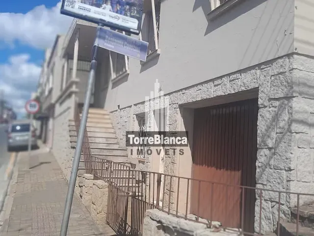 Sobrado com 166m² 5 quartos e 2 banheiros, à venda, no bairro Centro em Ponta Grossa
