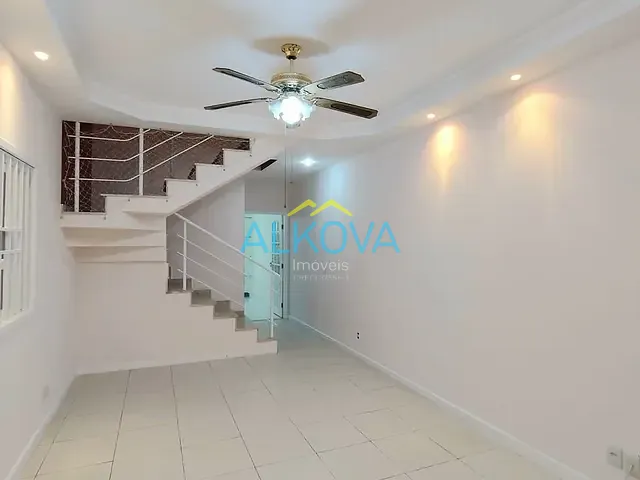 Sobrado com 125m² 3 quartos e 2 banheiros, à venda, no bairro Jardim das Indústrias em São José dos Campos
