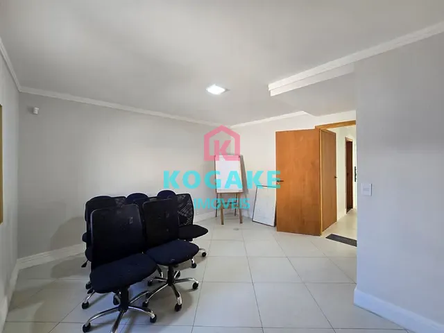 Sobrado com 352m², à venda ou para alugar, no bairro Vila Betânia em São José dos Campos