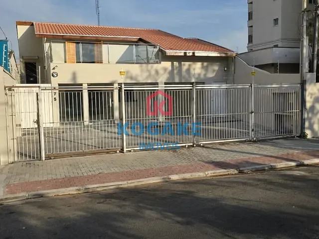 Sobrado com 352m², à venda ou para alugar, no bairro Vila Betânia em São José dos Campos