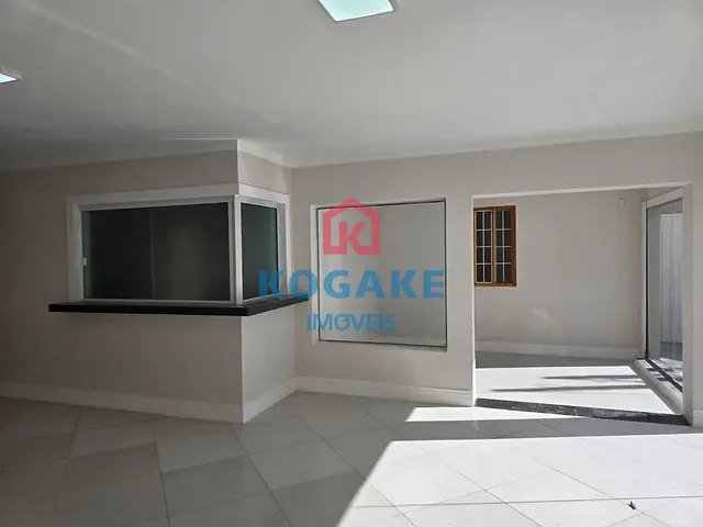 Sobrado com 352m², à venda ou para alugar, no bairro Vila Betânia em São José dos Campos